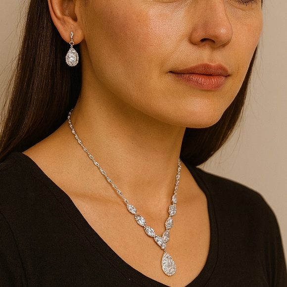 Swarovski Crystals The Pippa Necklace Set - Picture 3 of 5